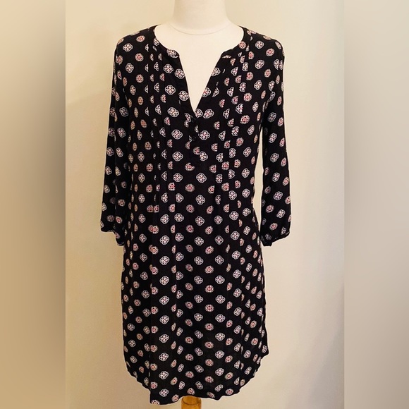 Old Navy Dresses & Skirts - Old Navy Black White Floral Geometric Long Sleeve Soft Casual MIDI Dress Size M